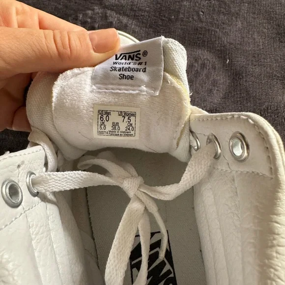 VANS - Picture 4 of 6